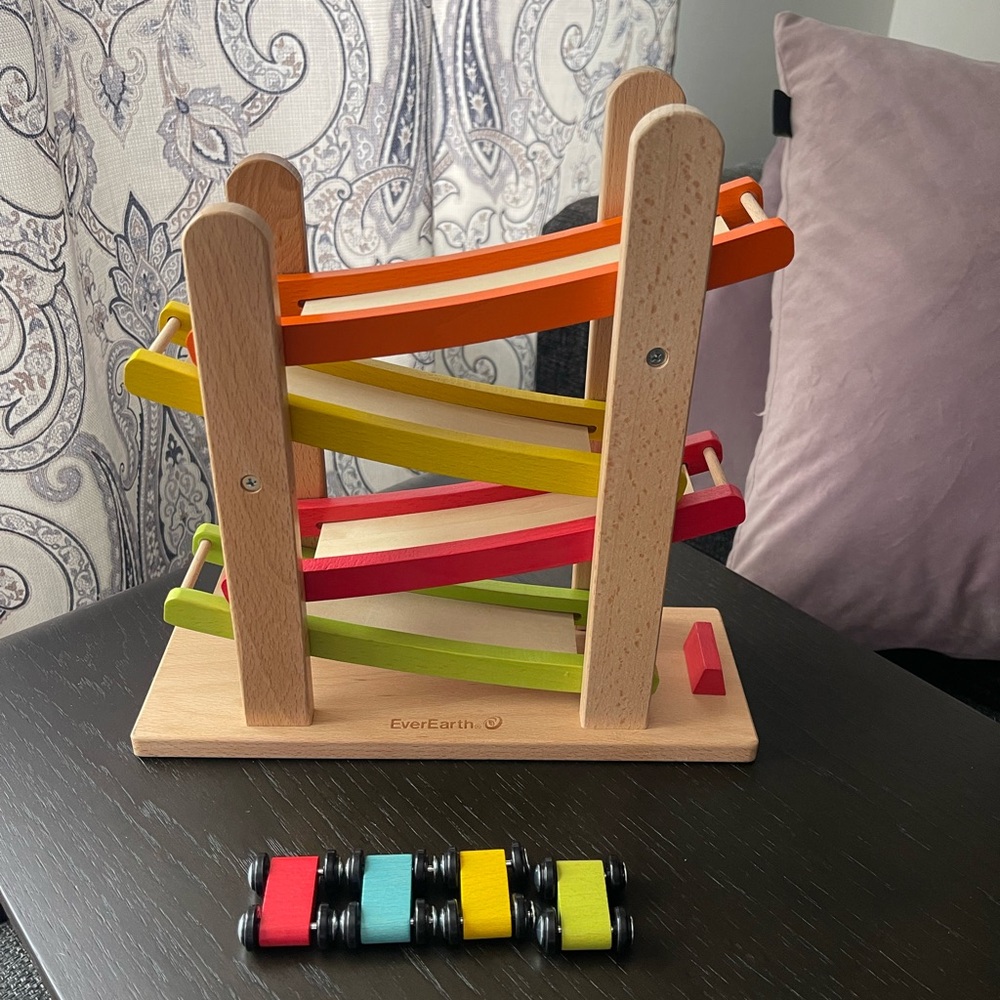 Earth Vibrant Wooden Ramp Racer